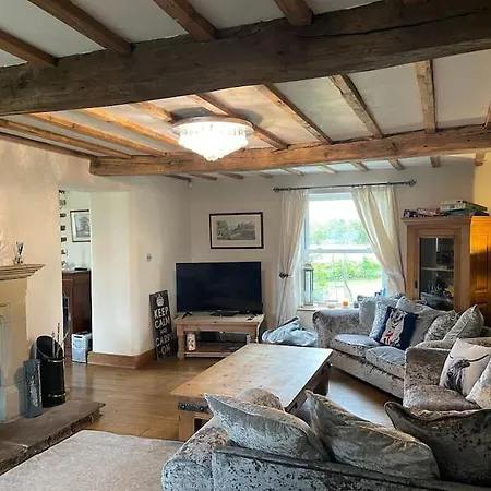 Country With Hot Tub Meagill Villa Fewston