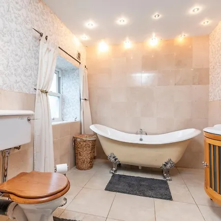 Country With Hot Tub Meagill Villa Fewston
